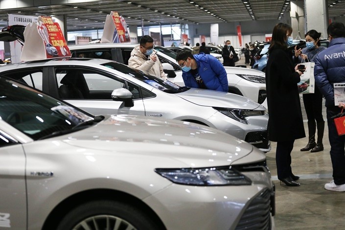 China's vehicle production and sales dropped around 47% in April