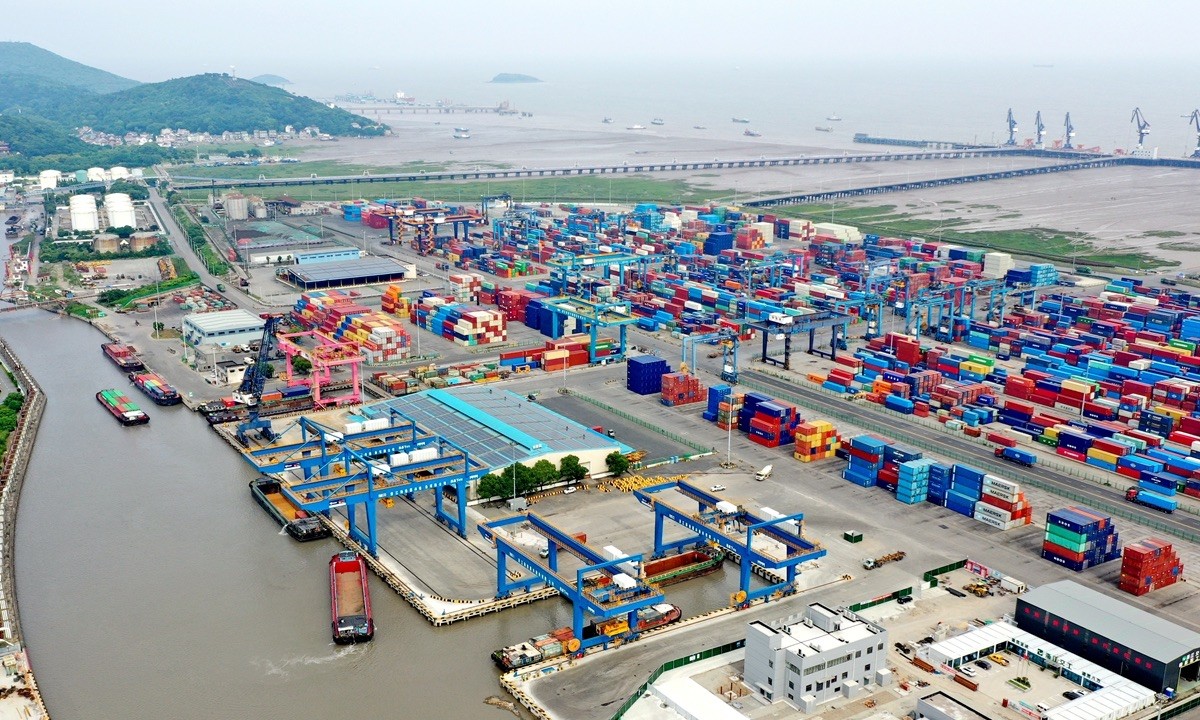 China's foreign trade up 10.4% in first seven months; up 16.6% in July