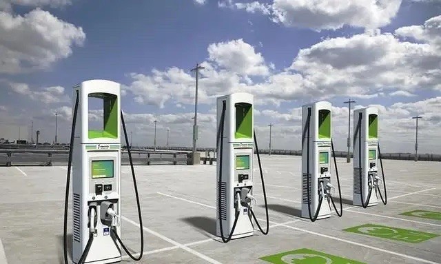 Chinese NEV makers report record deliveries in July; number of charging piles up by 40.6% in first half