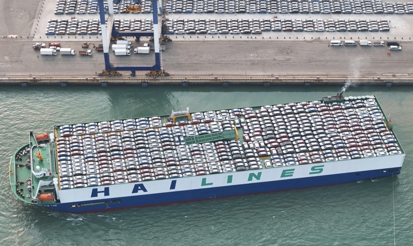 China's foreign trade in dollar terms up 4.4% in April, reversing 5.1% drop in March