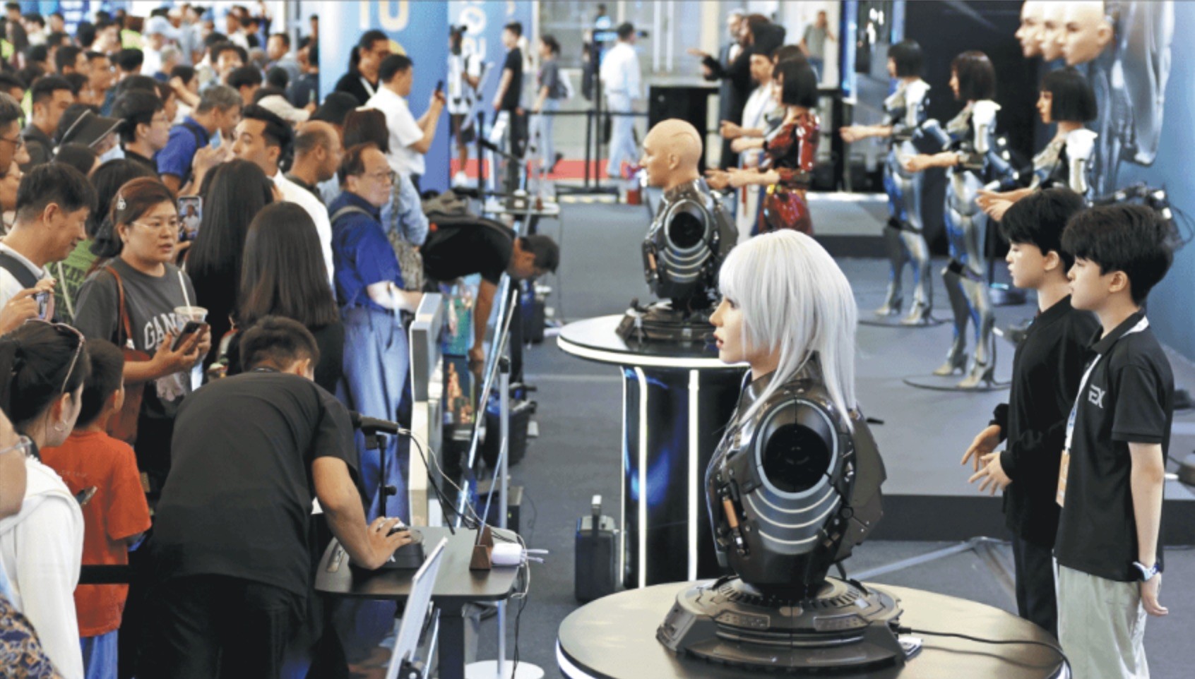 Humanoid robots promoting China's automation