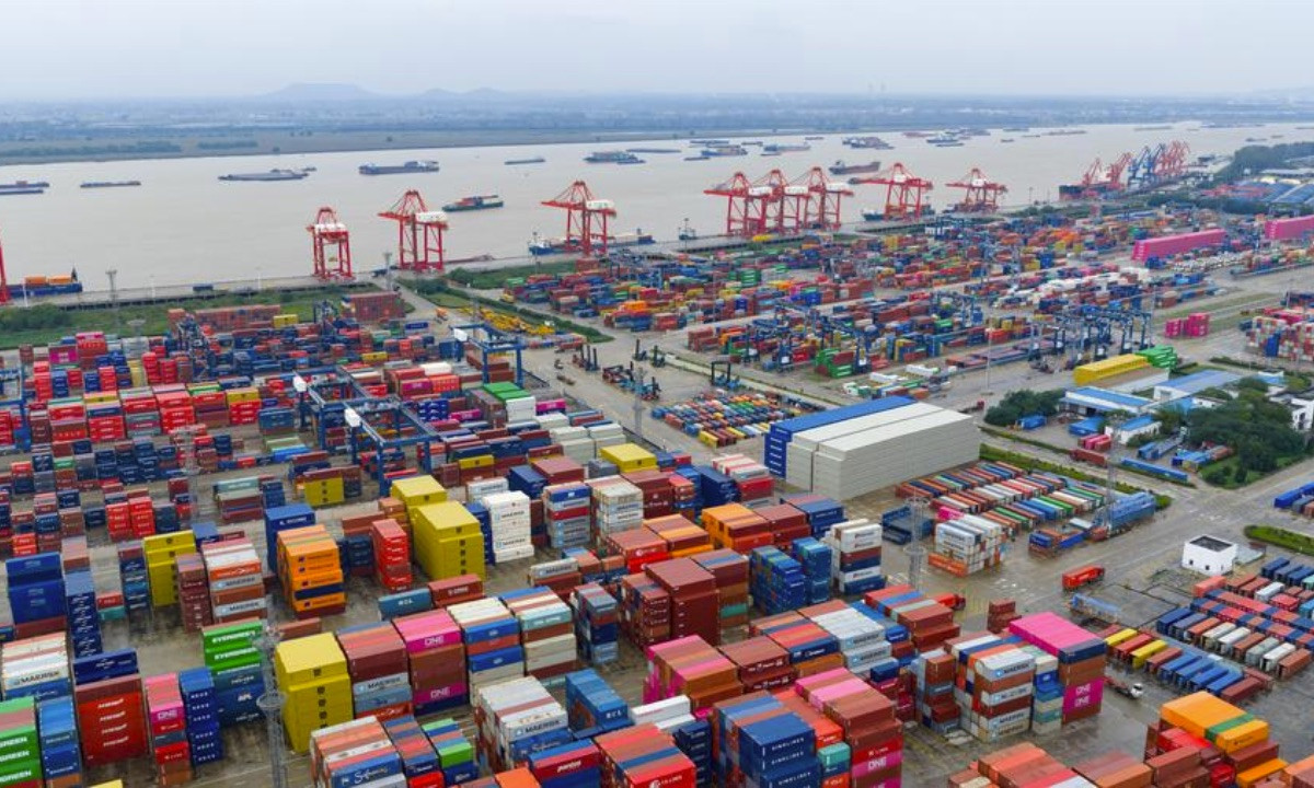 China's foreign trade in goods increases by 3.8% in 2025