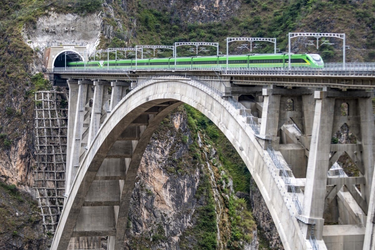 China to finish world's most difficult railway project by 2030