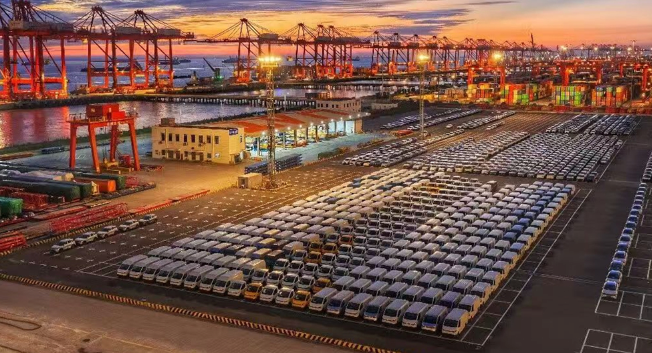 U.S. automakers are exercising in China, the global “super gym”