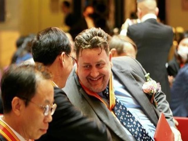 Mr. Philippe Snel (DaWo Law Firm Shanghai) receives Magnolia Silver Award